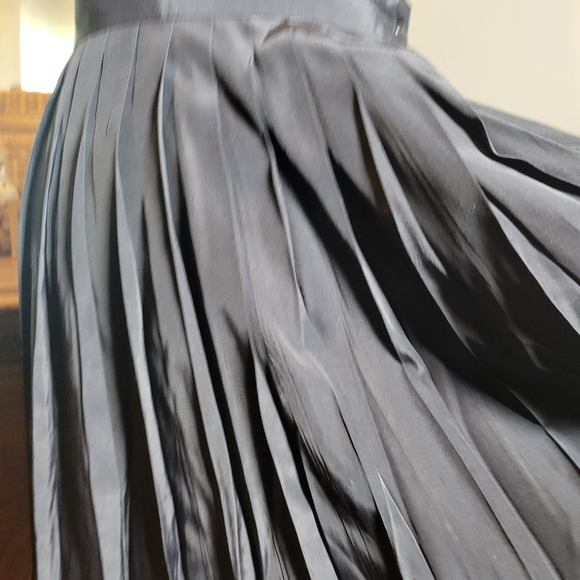VINTAGE STUDIO BLACK SHINY PLEATED MINI SKIRT - Picture 7 of 7